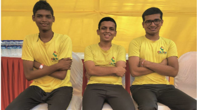 Deficientes, não restritos: crianças com deficiência superam as estrelas em Deficientes, não restritos: crianças com deficiência superam as estrelas em uma partida de críquete