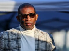 Deion Sanders publica reação emocional à morte do QB do Colorado Colorado head coach Deion Sanders