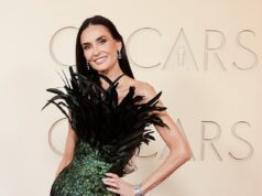Demi Moore assou com um vestido de penas bizarro no Oscar 2026… enquanto ela desperta preocupação com seu corpo frágil Demi Moore foi brutalmente assada por causa de seu bizarro vestido de penas no Oscar de 2026... enquanto ela despertava nova preocupação sobre seu corpo frágil