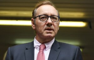 Demissão de ‘House of Cards’ de Kevin Spacey: MRC perde US $ 29 milhões em caso de seguro por causa de vício sexual Demissão de 'House of Cards' de Kevin Spacey: MRC perde US $ 29 milhões em caso de seguro por causa de vício sexual