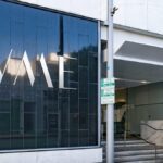 Jeff Bezos, fundador da Amazon, fala no palco durante a Italian Tech Week 2025