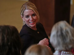 Democratas fogem do briefing dos líderes do Departamento de Justiça sobre os arquivos de Epstein Yahoo news home