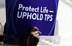 Democratas querem dar Green Cards aos titulares de TPS Democratas querem dar Green Cards aos titulares de TPS