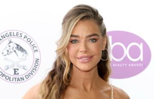 Denise Richards revela fotos impressionantes de antes e depois do lifting facial Denise Richards está se sentindo ‘saudável e confiante’ depois de refazer seus implantes mamários rompidos