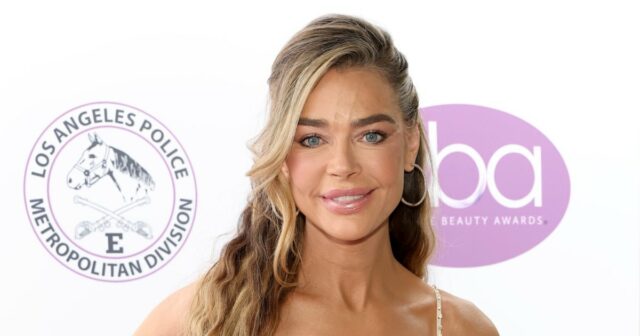 Denise Richards está se sentindo ‘saudável e confiante’ depois de refazer seus implantes mamários rompidos