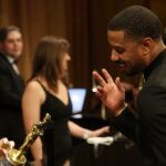 Dentro do Governors Ball, onde as estrelas tiveram seus Oscars gravados e comeram nuggets de frango com caviar
