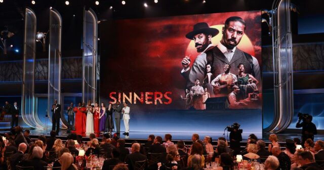 Depois de uma injúria racial e uma narrativa de oprimido, 'Sinners' aumentou suas chances de ganhar o ouro no Oscar
