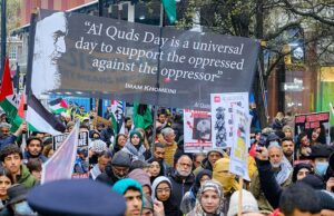 Deputados pedem proibição de ‘marcha de ódio’ em Londres em apoio ao regime iraniano Deputados e especialistas em policiamento lideraram apelos para proibir a manifestação de Al Quds, uma marcha anual em Londres em apoio ao regime iraniano (Foto: Marcha anual do dia Al-Quds em Londres, em 23 de março de 2025)