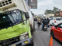 Detik-detik Truk Boks Oleng di Nagreg Tabrak Pejalan Kaki! 1 Tewas, 2 Terluka Detik-detik Truk Boks Oleng di Nagreg Tabrak Pejalan Kaki! 1 Tewas, 2 Terluka