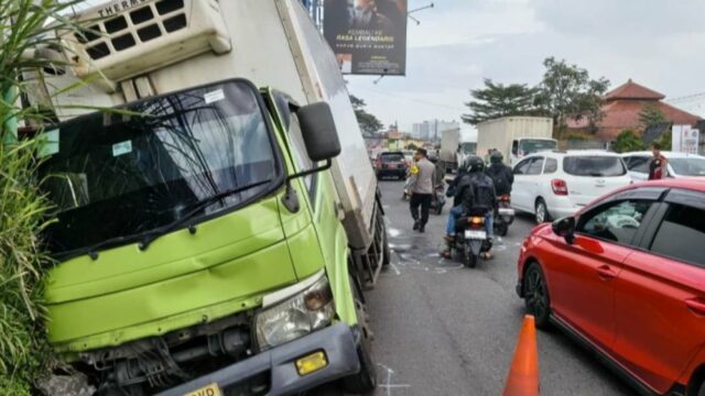 Detik-detik Truk Boks Oleng di Nagreg Tabrak Pejalan Kaki! 1 Tewas, 2 Terluka
