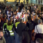Dezenas de detidos em Tel Aviv enquanto protestos contra a guerra se tornam violentos
