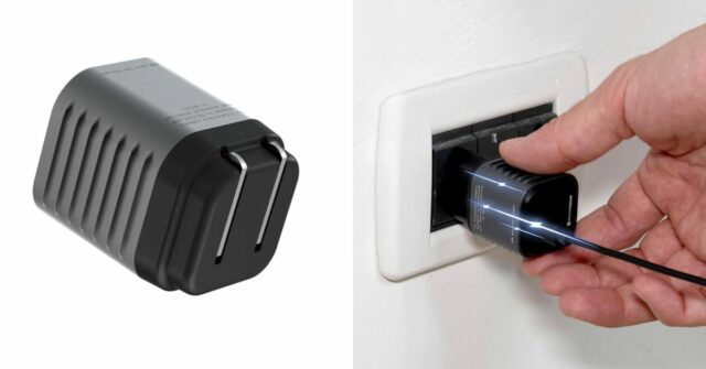 O Rolling Square Supertiny mostrado à esquerda dobrado e à direita em uma tomada elétrica