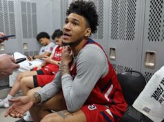 Dillon Mitchell do St. John terá a chance de defender a estrela do Kansas, Darryn Peterson O atacante do Red Storm, Dillon Mitchell, fala com a mídia em 21 de março de 2026, em preparação para a batalha do segundo turno de St. John contra o Kansas no torneio da NCAA.