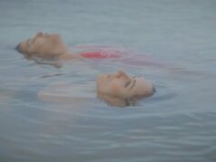 Diretora de ‘Algo Familiar’ sobre como ensinar o esqueleto em seu armário para dançar: ‘Catarse e criatividade podem alquimizar o trauma’ Diretora de 'Algo Familiar' sobre como ensinar o esqueleto em seu armário para dançar: 'Catarse e criatividade podem alquimizar o trauma'