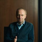 Diretores de 'O oligarca e o negociante de arte' sobre a rivalidade de bilhões de dólares que expõem o mercado de arte oculto: 'Melhor que ouro e diamantes'