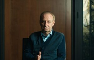 Diretores de ‘O oligarca e o negociante de arte’ sobre a rivalidade de bilhões de dólares que expõem o mercado de arte oculto: ‘Melhor que ouro e diamantes’ Diretores de 'O oligarca e o negociante de arte' sobre a rivalidade de bilhões de dólares que expõem o mercado de arte oculto: 'Melhor que ouro e diamantes'