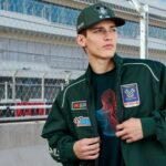 Disney e F1 expandem parceria 'Fuel the Magic' com coleção Uniqlo, série de quadrinhos WEBTOON e brinquedos de pelúcia do Mickey Mouse