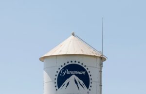 Senadores democratas exigem que a FCC conduza uma análise do investimento estrangeiro do acordo Paramount-Warner Bros. com apoio de fundos do Oriente Médio, da chinesa Tencent Dívida da Paramount Skydance rebaixada para status de lixo pela Fitch Ratings após acordo de descoberta da Warner Bros.