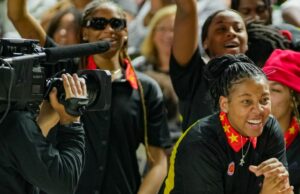 Documentário de basquete ‘Meal Ticket’ do McDonald’s oferece caminho para profissionais de marketing com histórias grandes demais para comerciais Documentário de basquete 'Meal Ticket' do McDonald's oferece caminho para profissionais de marketing com histórias grandes demais para comerciais