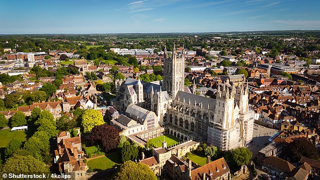 Dois estudantes universitários morreram e 11 estão “gravemente doentes” no Outras sete pessoas de Canterbury estão atualmente no hospital e gravemente doentes (imagem de arquivo)