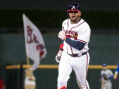 Dominic Smith faz home run após a morte da mãe: ‘Tentando conter as lágrimas’ GettyImages-2268375152 Celebração de Dominic Smith