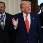 GettyImages-2200915766 Donald Trump e Tiger Woods