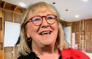 Donna, mãe de Travis e Jason Kelce, reformando sua modesta casa na Flórida donna kelce remodelando casa getty 1