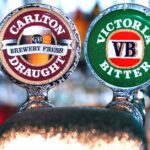 AFR, GENÉRICO, CERVEJA: Torneiras de cerveja em um pub, genérica, carlton united breweries, CUB, carlton draft, victoria bitter, torneiras de cerveja, pub, bar, álcool, licor Foto de Louie Douvis / ldz ***afr apenas para primeiro uso******afrphotos.com***