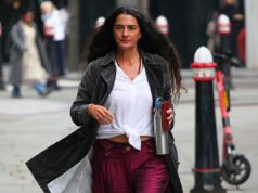 Doula de nascimento, 41 anos, está envolvida em uma amarga batalha por herança depois de ser excluída da fortuna de £ 5 milhões de seu marido, um rico investidor imobiliário, por temor de que ela ‘desaparecesse para o Brasil’ Doula de parto Gabriela Teixeira fotografada em frente ao Tribunal Superior. Ela foi excluída da fortuna de £ 5 milhões de seu marido, um rico investidor imobiliário, e está envolvida em uma disputa de herança