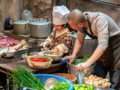 Drama familiar vietnamita ‘Scent of Pho’ estreia no cinema internacional com 3.388 filmes e revela trailer (EXCLUSIVO) Drama familiar vietnamita 'Scent of Pho' estreia no cinema internacional com 3.388 filmes e revela trailer (EXCLUSIVO)