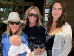 EDEN CONFIDENTIAL: A herdeira da JCB, Alice Bamford, lamenta a parceira Ann em uma homenagem emocionante Casa no rancho: Alice (centro), Ann (esquerda) e Cara Delevingne com Joan Collins na frente
