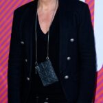 Alguns velhos conhecidos afirmaram que Julien Macdonald estava gastando centenas de milhares de libras, mesmo quando sua empresa ficou perigosamente sem fundos.