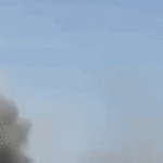 Um vídeo enviado pela agência semi-oficial de notícias iraniana Mehr e verificado pelo The New York Times parece mostrar um míssil de cruzeiro Tomahawk atingindo uma base naval ao lado de uma escola para meninas em Minab.