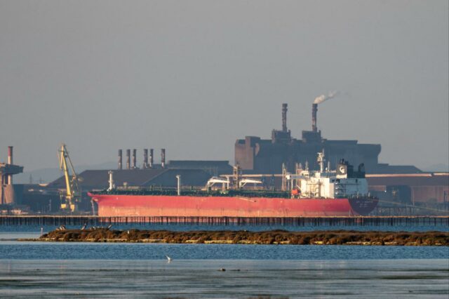 EUA suspendem sanções ao petróleo iraniano 'preso no mar' para O petroleiro