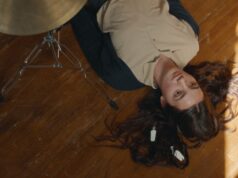 Edie Arnold é uma crítica de Loser: Imagine Juno com punk rock e culpa católica McKenna Tuckett e Adi Madden Cabrera em