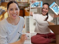 Editores cantam karaokê no lançamento do romance de estreia de Juliet Izon, ‘Encore’ Editores cantam karaokê no lançamento do romance de estreia de Juliet Izon, 'Encore'