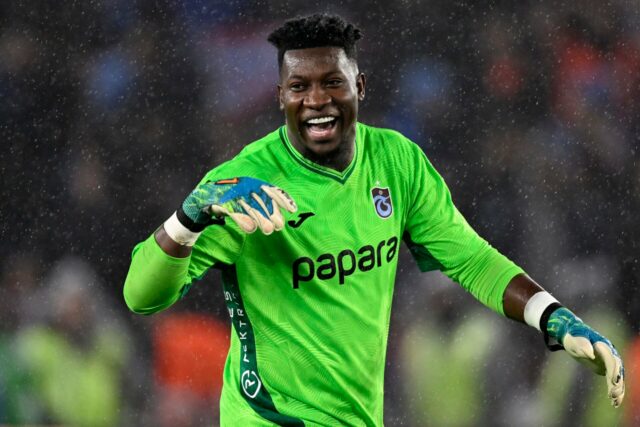 Edwin van der Sar faz afirmações verdadeiramente bizarras sobre Andre Onana após dificuldades no Man Utd
