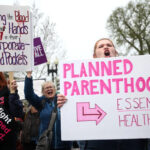 Uma citação de Anna Verwaa sobre o parto é exibida nos escritórios do Projeto Topeka Doula, onde as mães do condado de Shawnee podem obter recursos para ajudar no processo de parto.