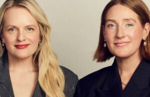 Elisabeth Moss e a parceira de produção Lindsey McManus falam sobre a jornada de seis anos para ‘Mulheres imperfeitas’, reconstruindo Gilead para ‘Os Testamentos’ e a narrativa do EP Bucking That Vanity Elisabeth Moss e a parceira de produção Lindsey McManus falam sobre a jornada de seis anos para 'Mulheres imperfeitas', reconstruindo Gilead para 'Os Testamentos' e a narrativa do EP Bucking That Vanity