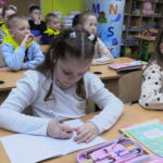 Uma aula em uma das escolas do metrô de Kharkiv-1773655975