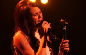 Em uma estreia emocionante como atração principal dos EUA no Troubadour, Sienna Spiro mostra por que está prestes a se tornar a próxima super-heroína pop vocal do mundo: crítica do concerto Em uma estreia emocionante como atração principal dos EUA no Troubadour, Sienna Spiro mostra por que está prestes a se tornar a próxima super-heroína pop vocal do mundo: crítica do concerto