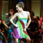 Emily Bader e Logan Lerman estrelarão a reinicialização de '13 Going on 30'