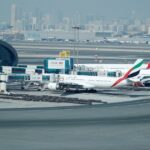 Emirados Árabes Unidos retoma voos limitados em meio ao caos das viagens no Oriente Médio