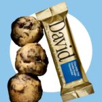 Barras de proteína com sabor de massa de biscoito de chocolate com