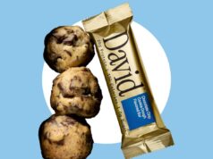 Encontramos uma oferta em David Protein Bars que é escandalosamente doce: 20% de desconto Barras de proteína com sabor de massa de biscoito de chocolate com