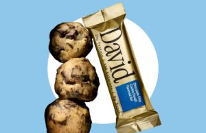 Encontramos uma oferta em David Protein Bars que é escandalosamente doce: 20% de desconto Barras de proteína com sabor de massa de biscoito de chocolate com
