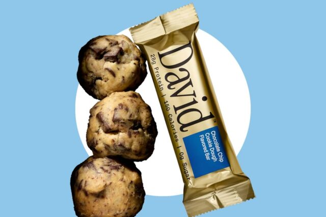 Barras de proteína com sabor de massa de biscoito de chocolate com 