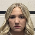 Enfermeira atrás das grades por supostamente fazer sexo com paciente, acusando-o falsamente de agressão sexual