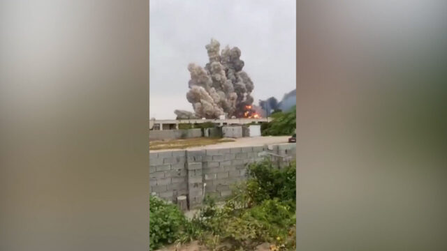 Enorme explosão vista em Teerã enquanto os ataques ao Irã continuam
