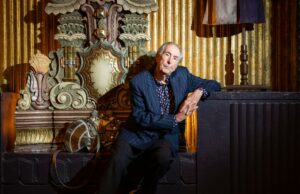 Enquanto “Spamalot” retorna a Los Angeles, Eric Idle se sente sentimental com sua carreira épica Enquanto “Spamalot” retorna a Los Angeles, Eric Idle se sente sentimental com sua carreira épica